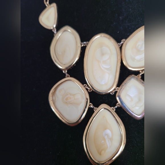 Stella & Dot Fiona Bib Necklace - Picture 5 of 9